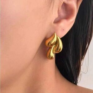 Vintage style stud earrings A494